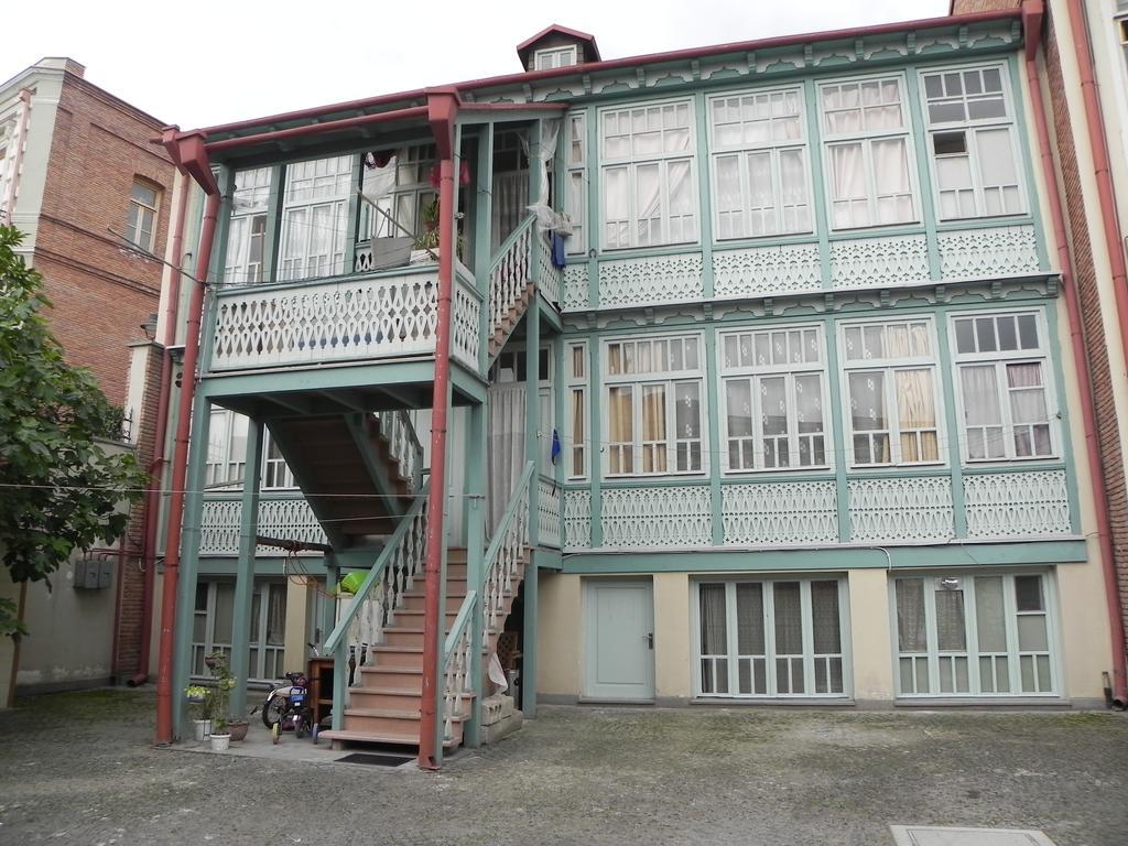 Old Yard Guest House Tbilisi Exteriör bild