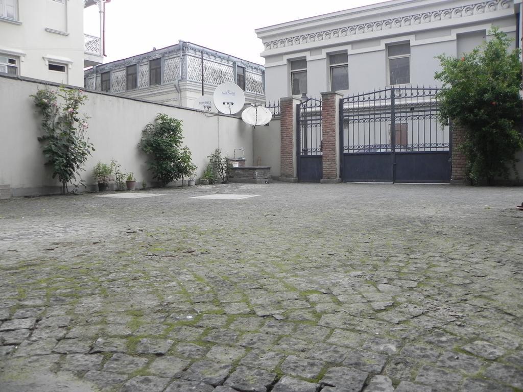 Old Yard Guest House Tbilisi Exteriör bild